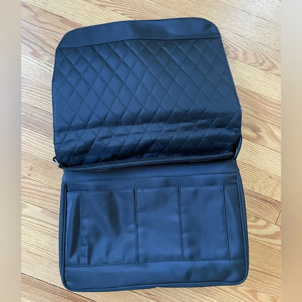 iSkin Black Ninja Laptop Computer Messenger Bag NWOT Quilted Inner Cover